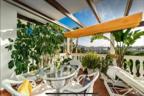 C127 Luxurious Designer Apartment Walk to Puerto Banus